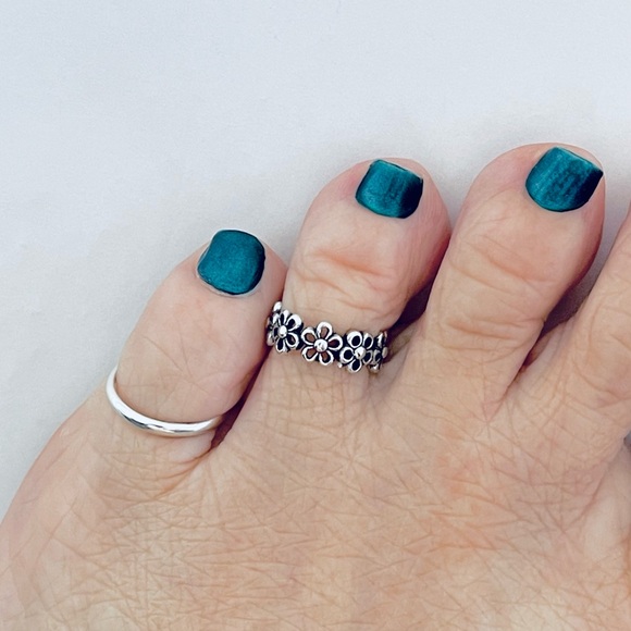 Sterling Silver Eternity Plumeria Toe Ring, Flower Rings, Hawaii Lei Jewelry - Picture 11 of 12